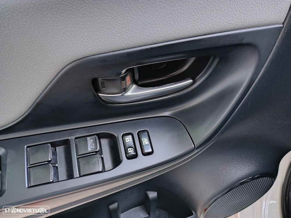 Toyota Yaris 1.5 HSD Comfort +P.Style+P.Techno — fotografia 31