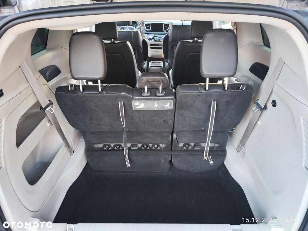 Chrysler Pacifica - 10