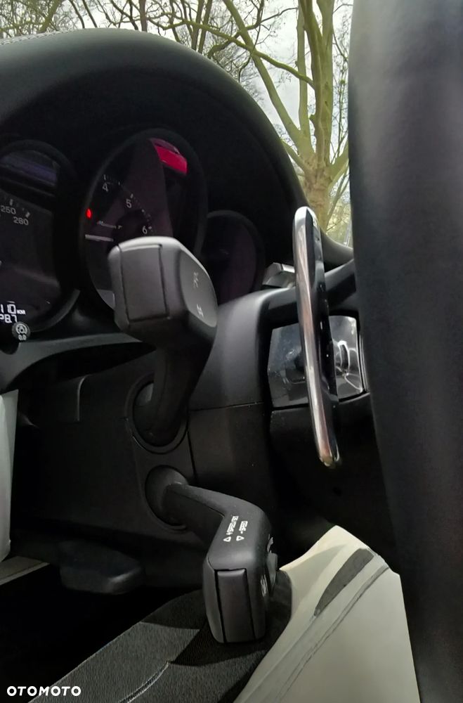 Porsche Macan T - 12