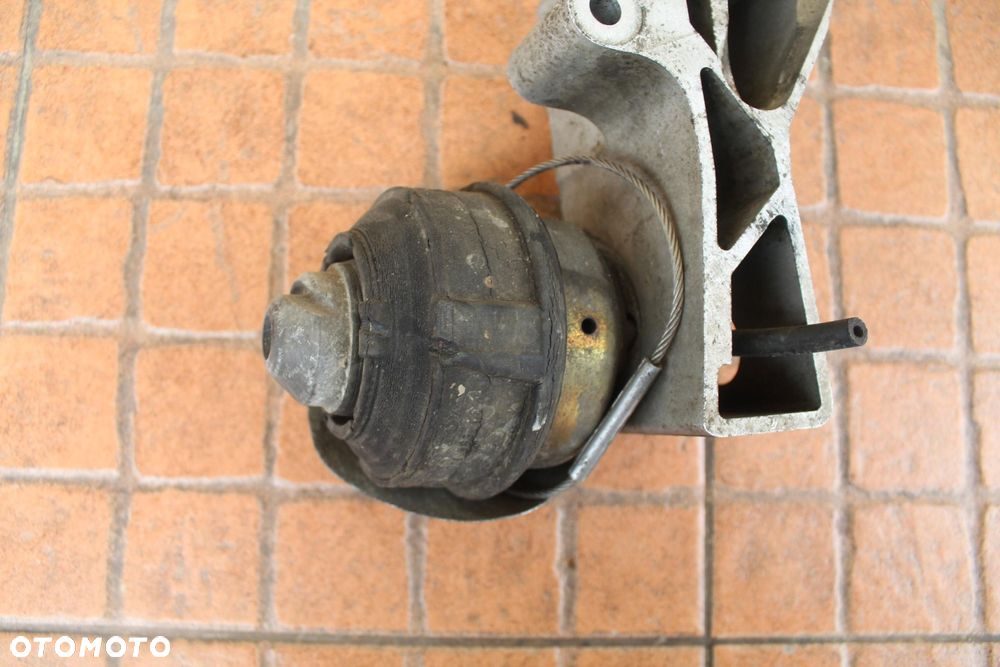 ŁAPA PODUSZKA SILNIKA VOLVO XC70 I 2.4 D5 8684381 - 5