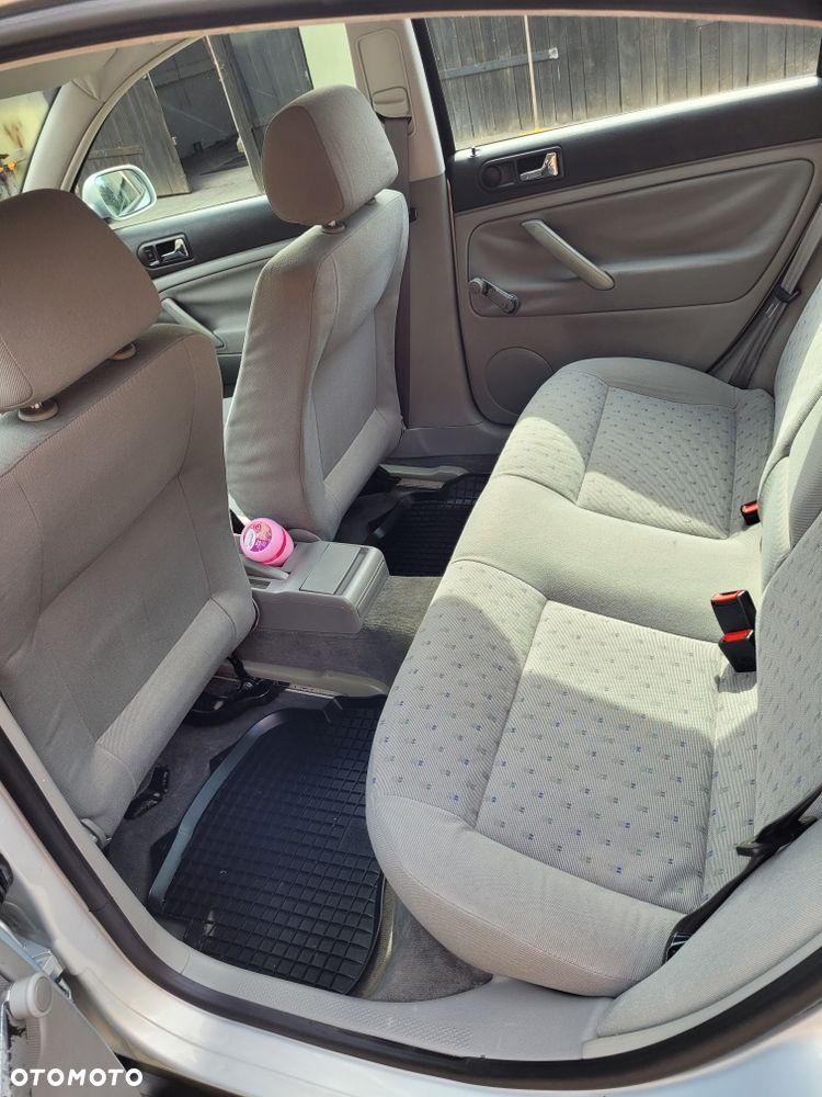 Volkswagen Passat 1.9 TDI Comfortline - 4
