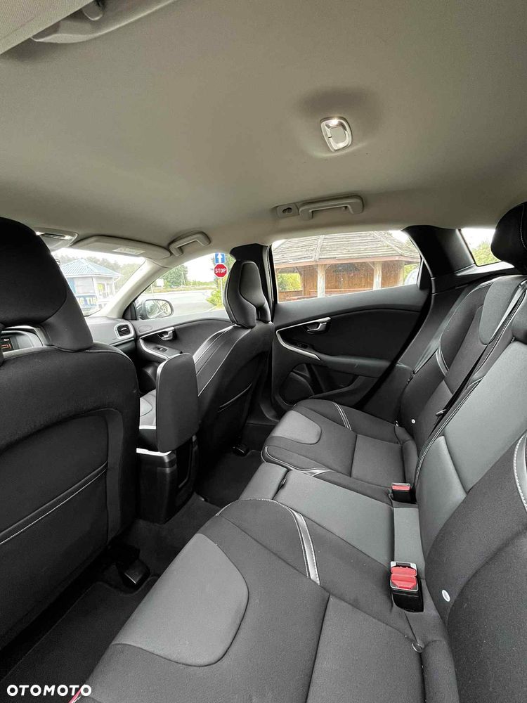 Volvo V40 T3 Drive-E Momentum - 17