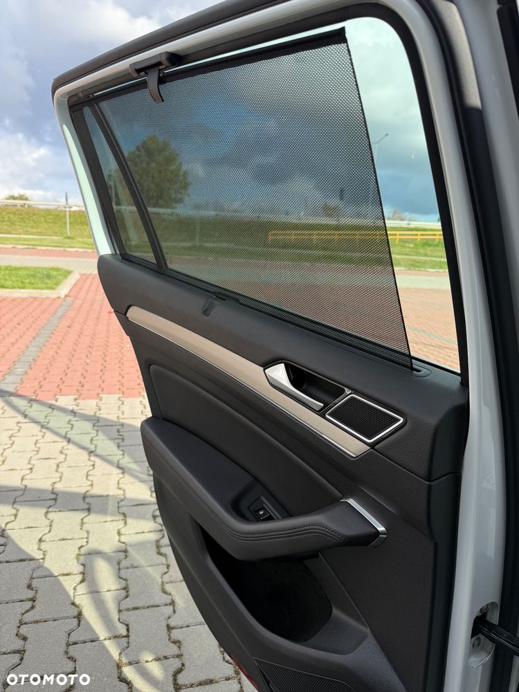Volkswagen Passat - 19