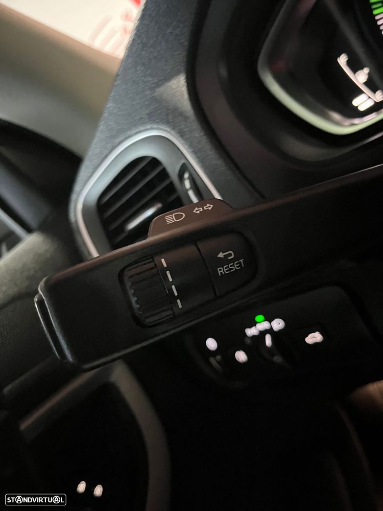 Volvo V40 2.0 D3 Momentum - 17