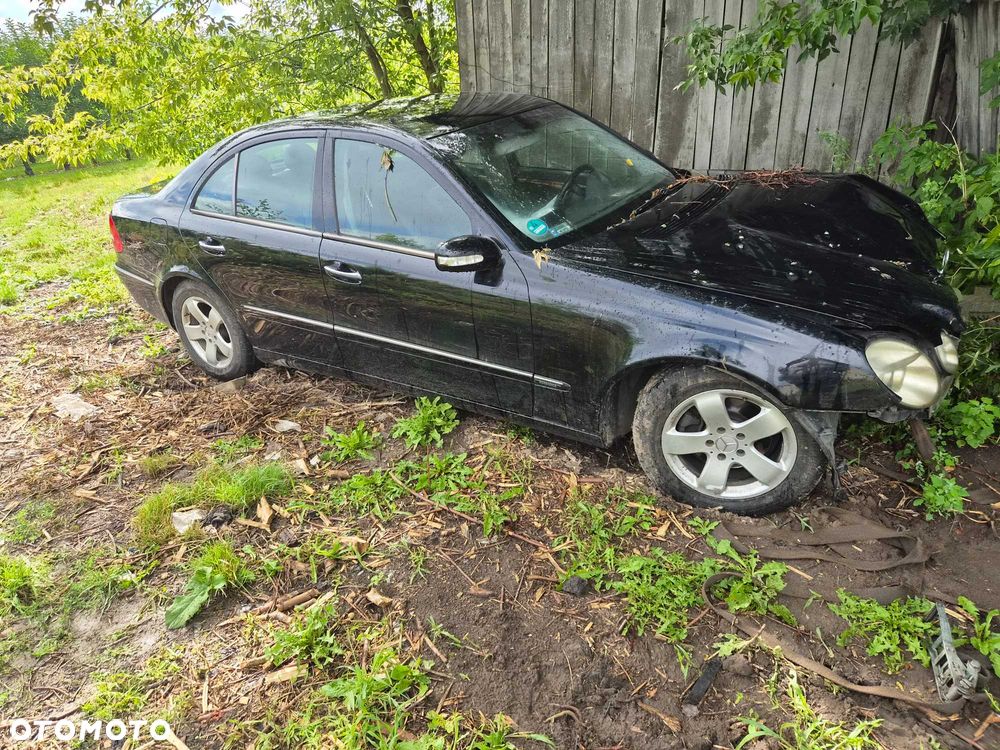 Mercedes-Benz E-Class 2003 photo 2