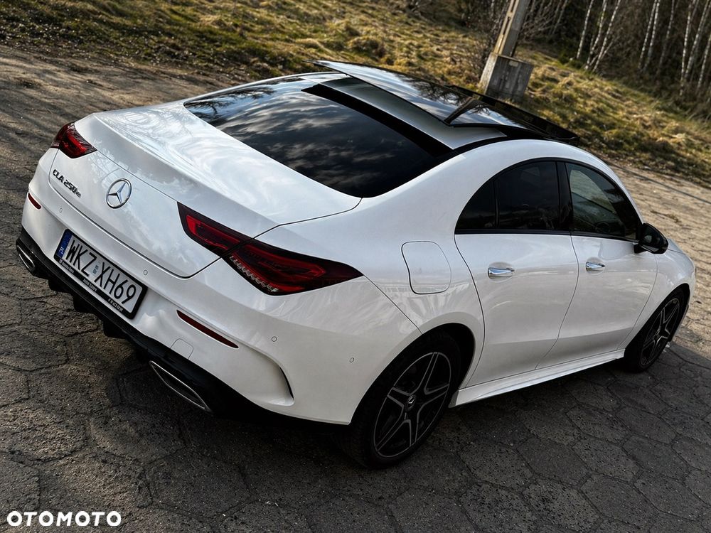 Mercedes-Benz CLA 250 E AMG Line 8G-DCT - 15