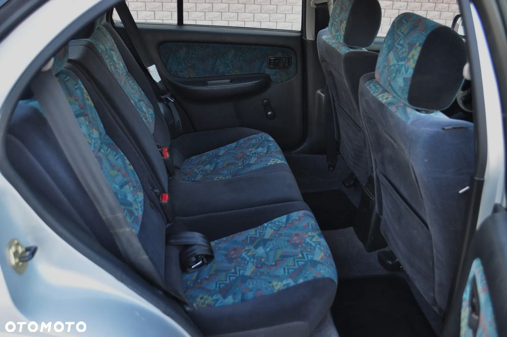 Nissan Almera - 23