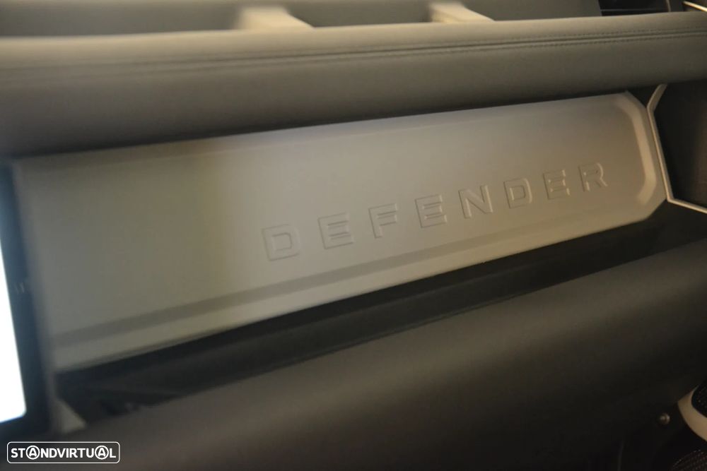 Land Rover Defender 2.0 P400e 110 AWD SE - 30