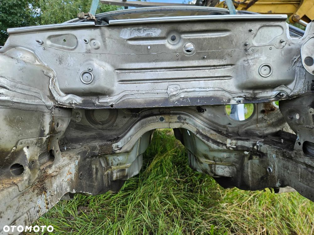 Błotnik Ćwiartka LY7W Poszycie Słupek Próg Podłużnica Dach Audi A6 C6 Sedan - 10