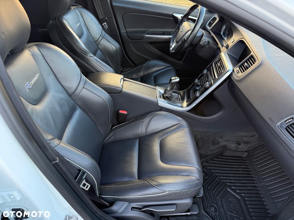 Volvo V60 D4 Drive-E R-Design Summum - 32