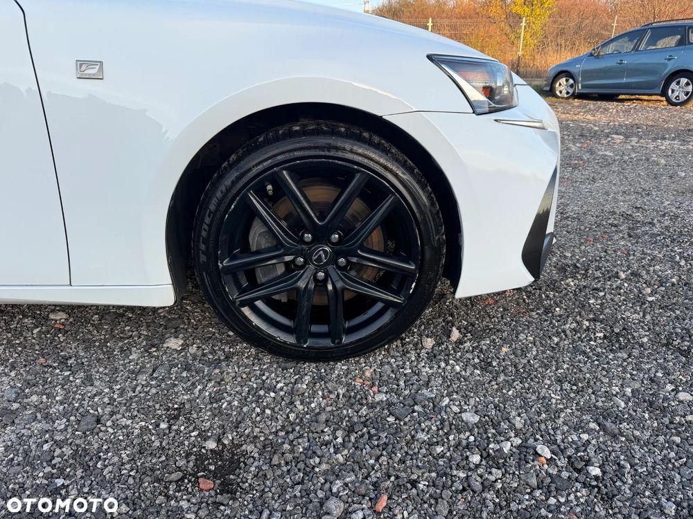 Lexus IS 200t / 300 F Sport - 10
