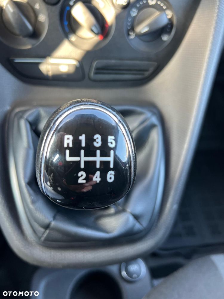 Ford Transit Connect - 13