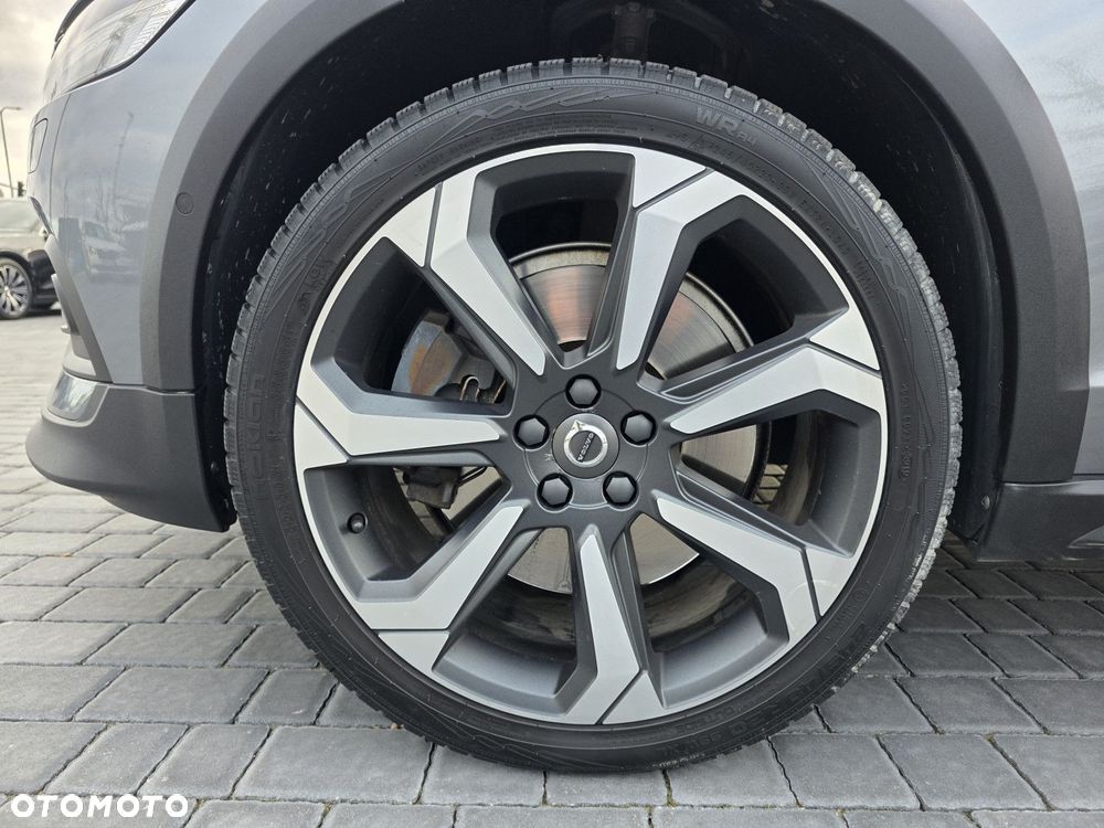 Volvo V60 Cross Country - 11