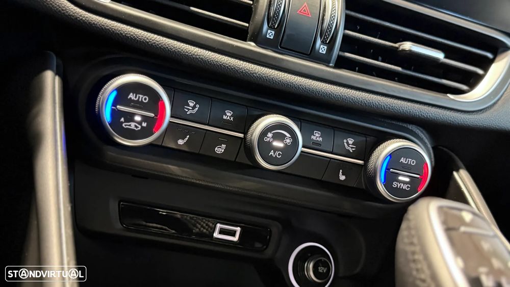 Alfa Romeo Giulia 2.9 V6 Bi-Turbo AT8 Quadrifoglio - 31