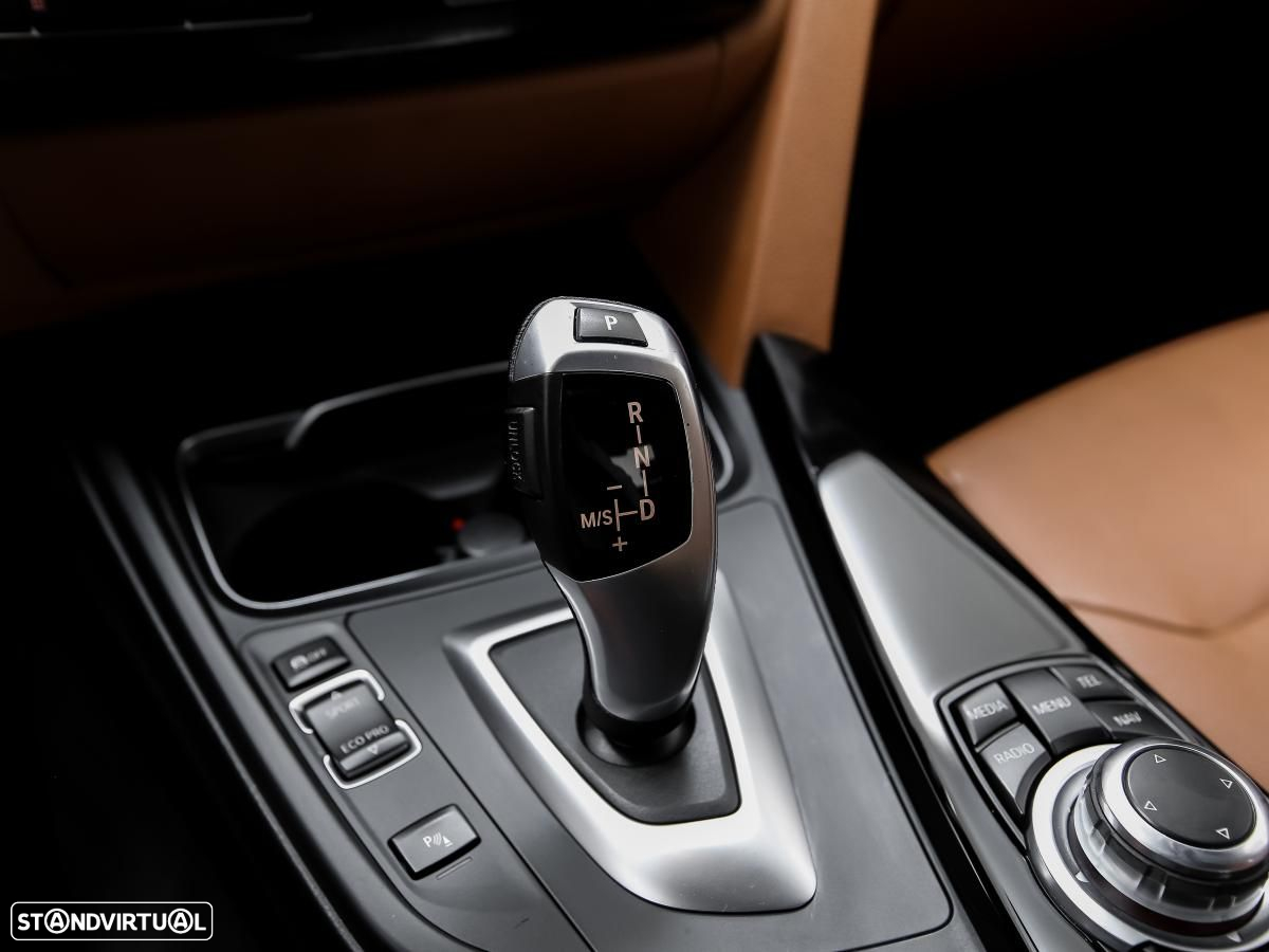 BMW 320 d Line Luxury Auto - 19