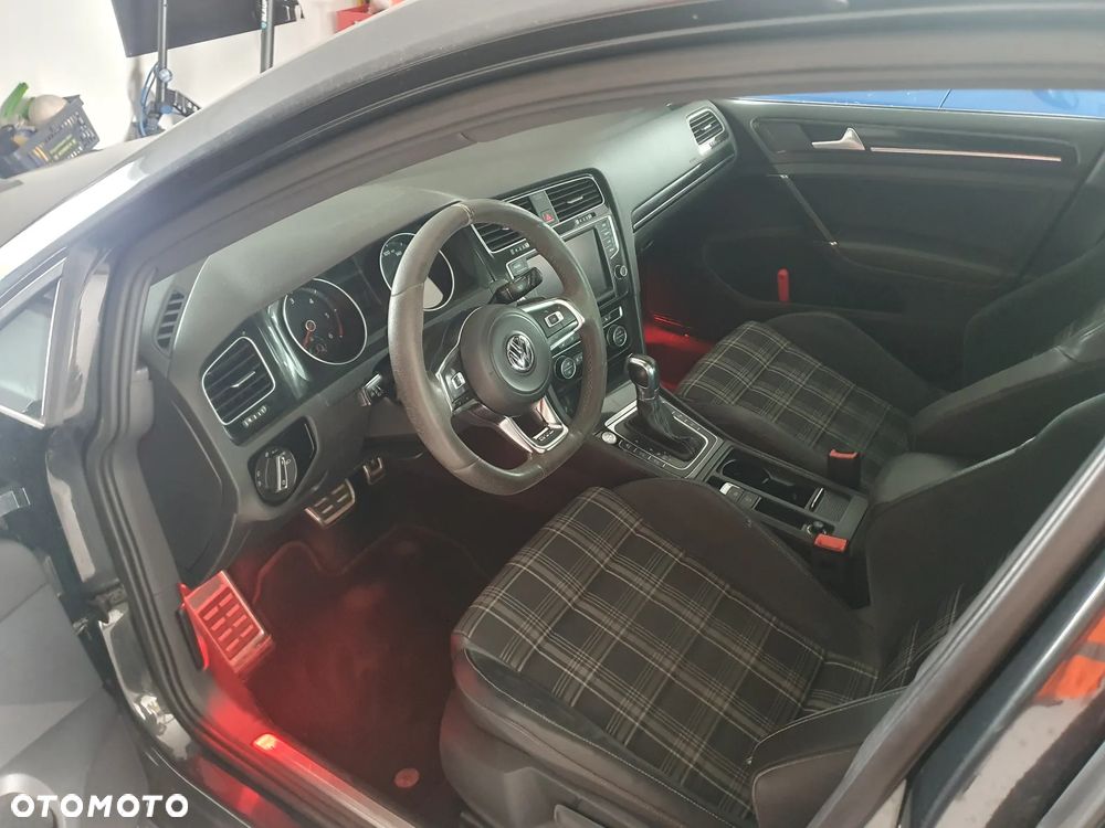 Volkswagen Golf - 7