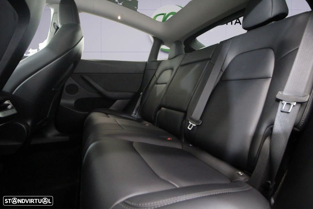 Tesla Model Y Standard - 12