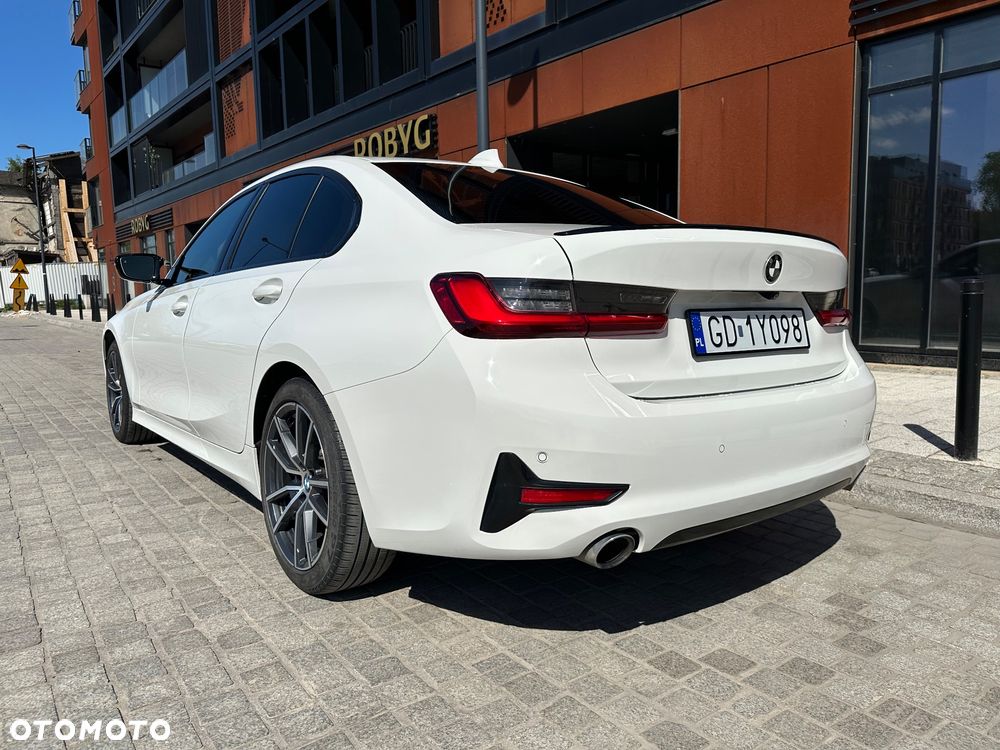 BMW Seria 3 330i Sport Line - 9