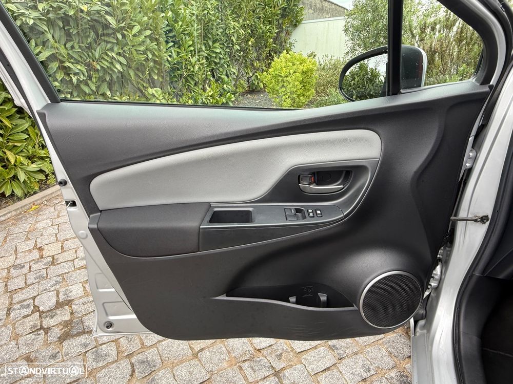 Toyota Yaris 1.0 VVT-i Comfort c/ Design-Pack - 16