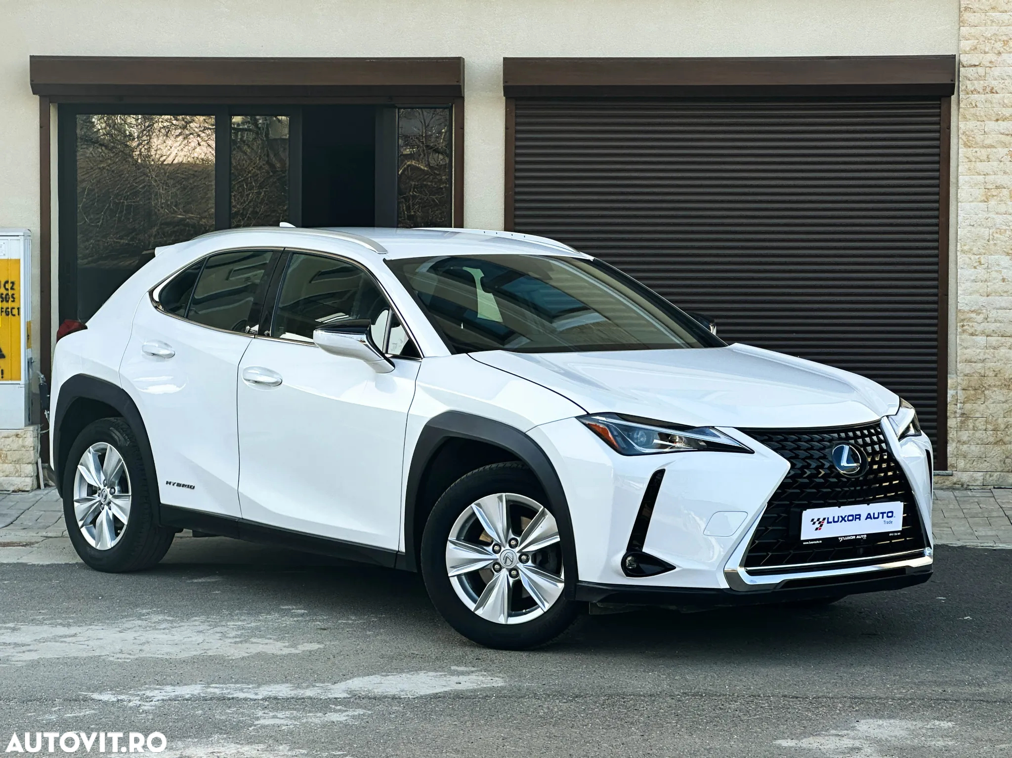 Lexus UX 250h 2.0L HEV 20H- (178 HP) 4X2 CVT Executive - 2