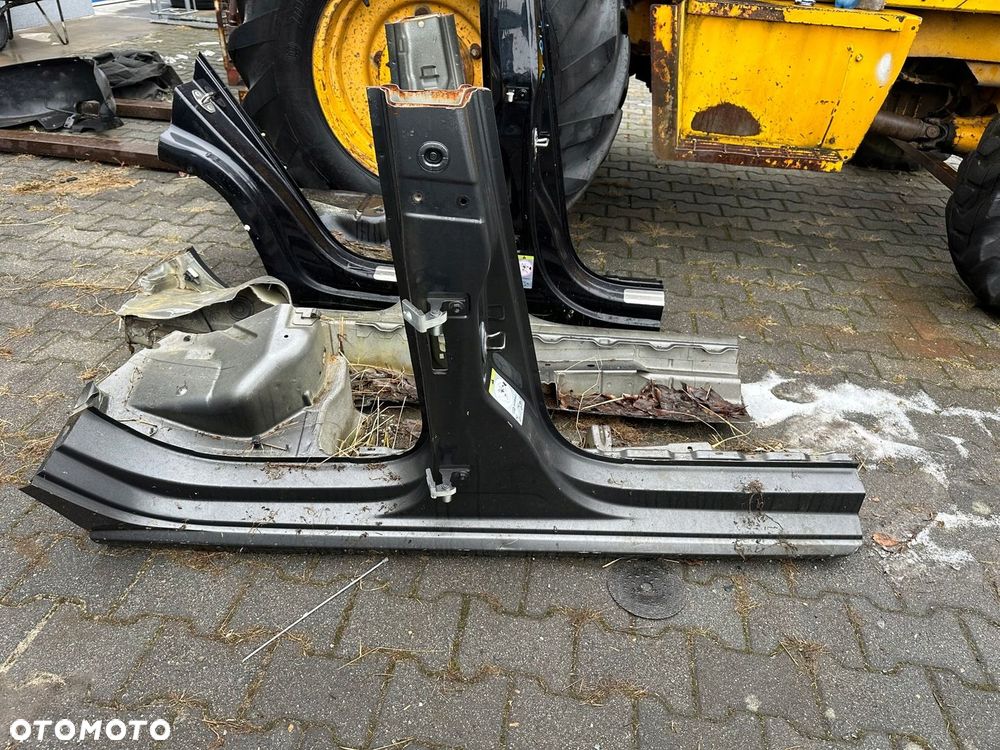 PRÓG, SŁUPEK ŚRODKOWY PRAWY VW POLO 6R - 1