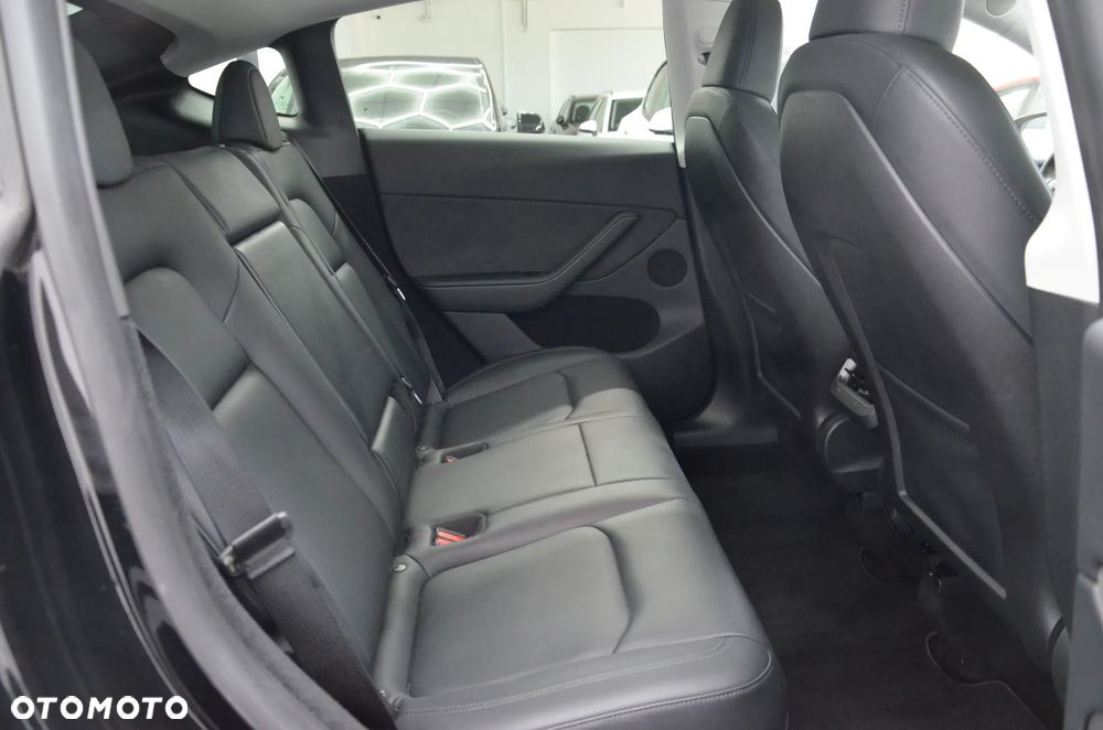 Tesla Model Y Long Range AWD - 14