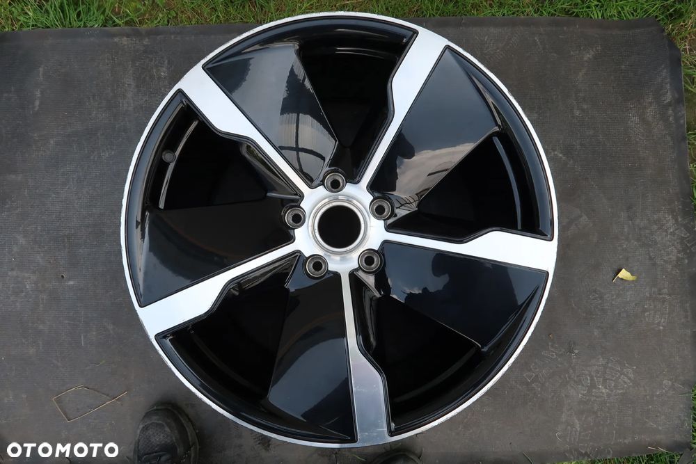 L51 Felga Porsche Taycan 9J1601025AD 11,5x21et66 - 1