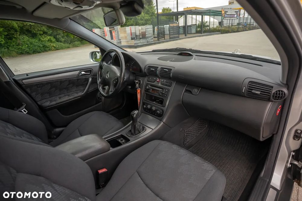 Mercedes-Benz Klasa C 240 Avantgarde Sport Edition - 21