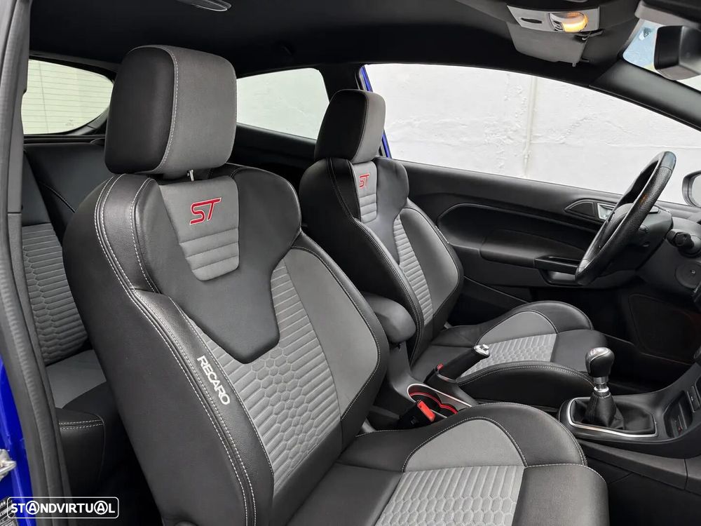 Ford Fiesta 1.6 EcoBoost c/ Pack Pele Desportiva ST - 35