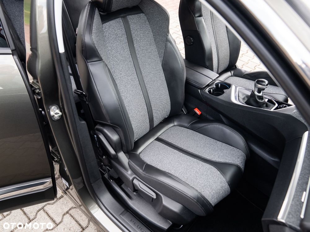 Peugeot 3008 1.2 PureTech Allure - 25