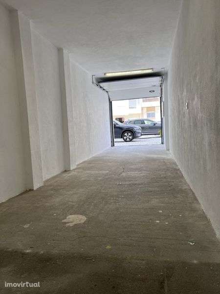 Garagem / Arrecadação / Mini Armazem / Box - Torre  da Marinha - Grande imagem: 4/7