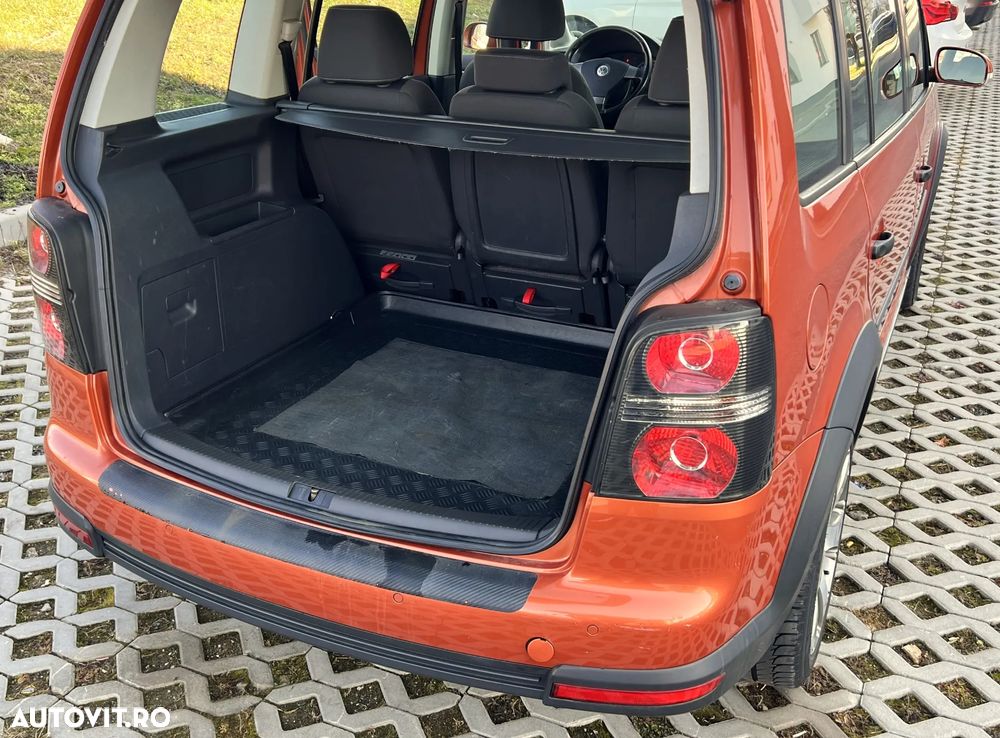 Volkswagen Touran 2.0 TDI DPF Cross - 13