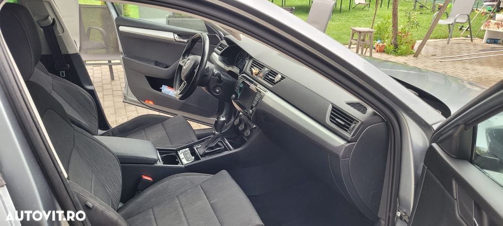 Skoda Superb Combi 2.0 TDI DSG Ambition - 14