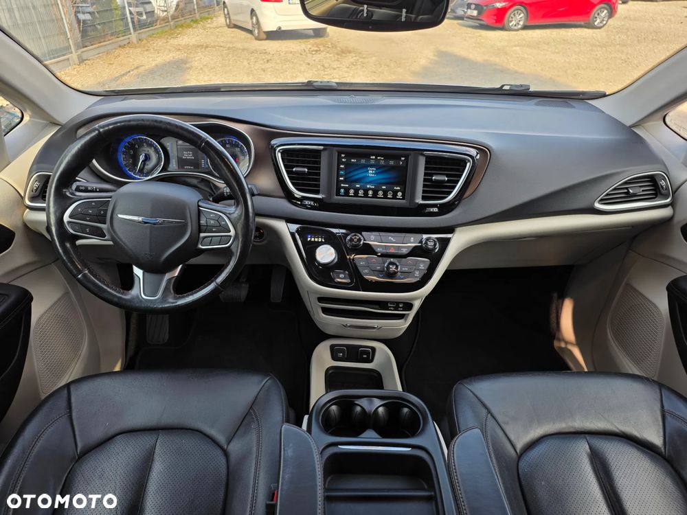 Chrysler Pacifica - 13