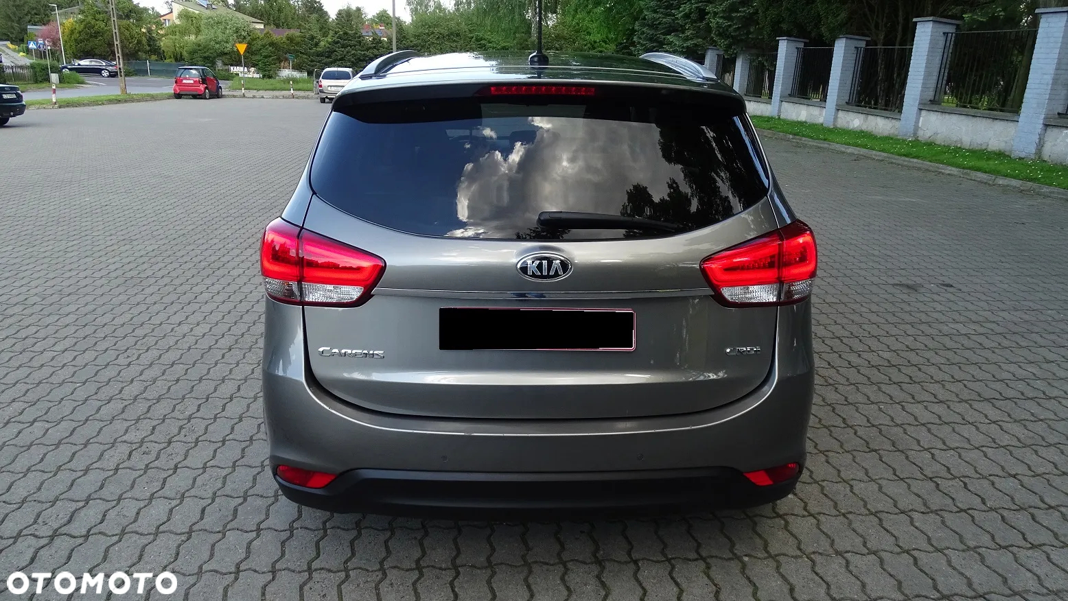 Kia Carens 1.7 CRDi M 7os - 8