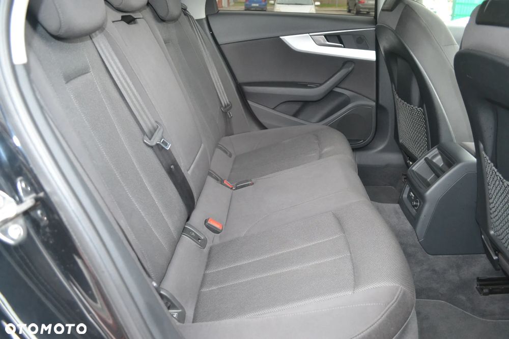 Audi A4 Avant 2.0 TDI - 10