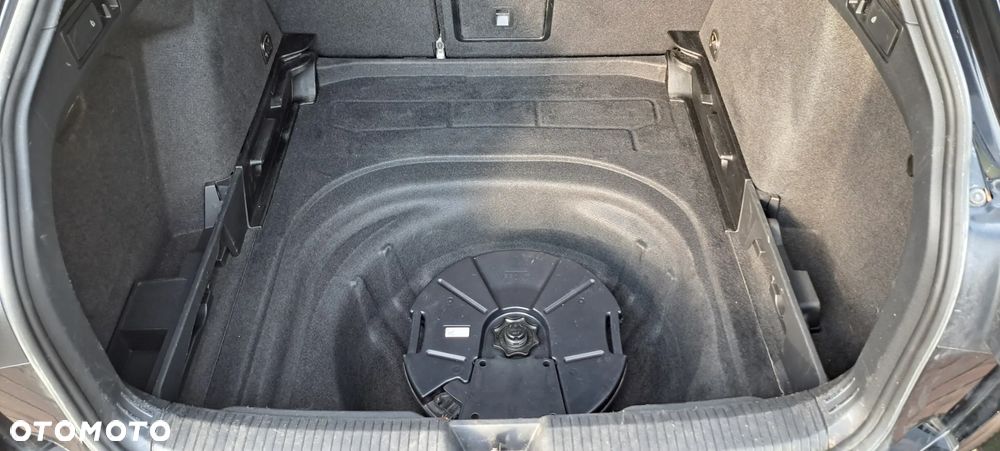 Volkswagen Golf Variant 2.0 TDI SCR DSG R-Line - 24
