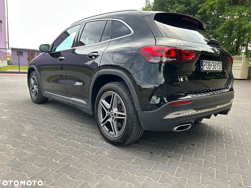 Mercedes-Benz GLA 250 e 8G-DCT AMG Line - 8