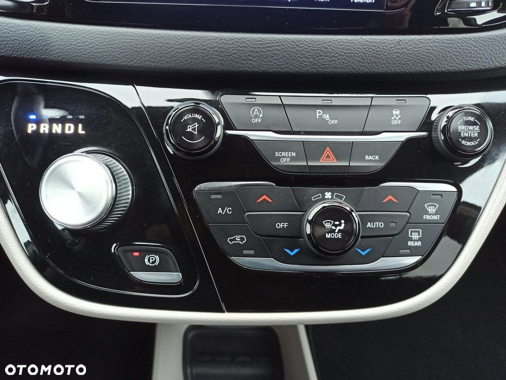 Chrysler Pacifica - 19