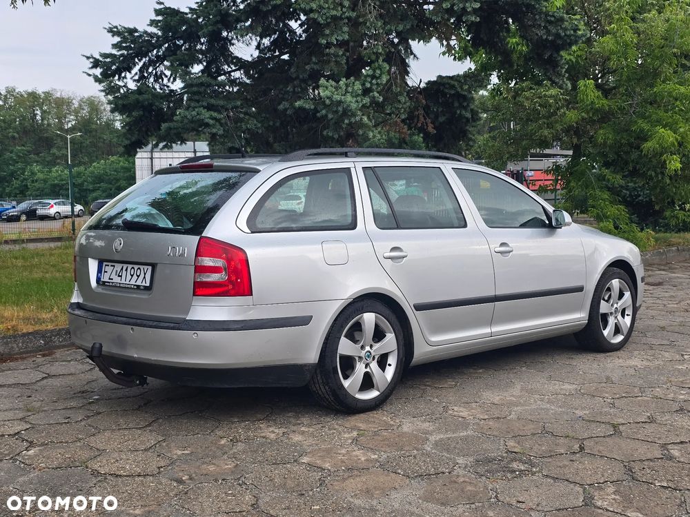 Skoda Octavia 2.0 FSI Elegance Tiptr - 3
