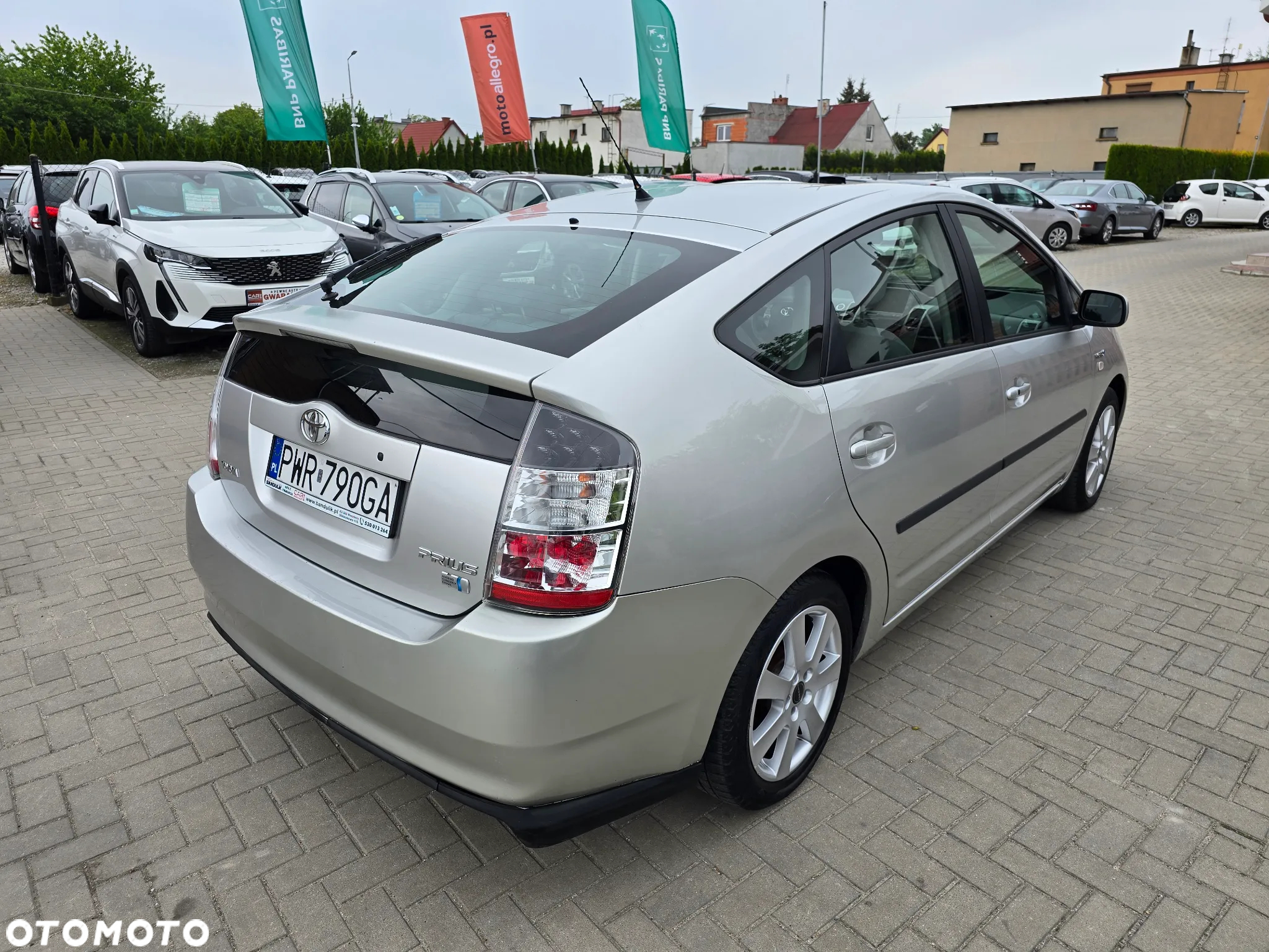 Toyota Prius - 4