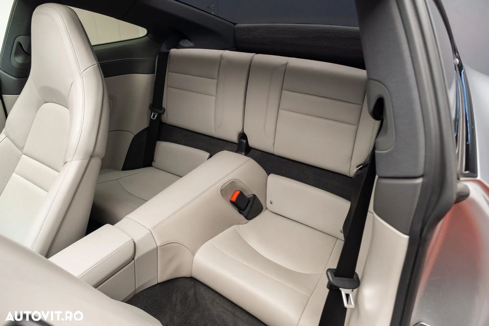 Porsche 911 Carrera 4S - 19