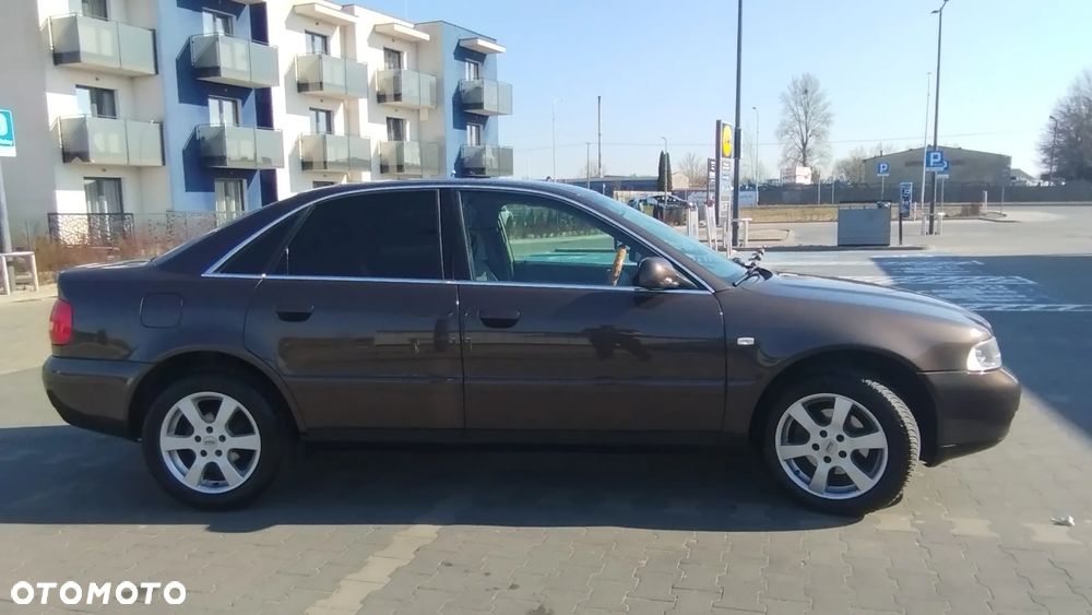 Audi A4 Limousine - 11