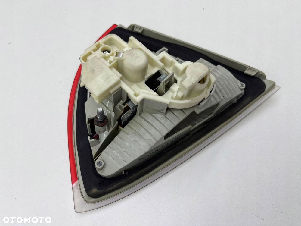 BMW 3 E91 LAMPA PRAWA TYŁ W KLAPĘ 7160064 - 4