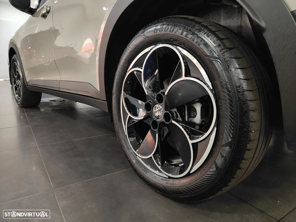 Alfa Romeo Junior Elletrica 50 kWh Launch Edition - 31