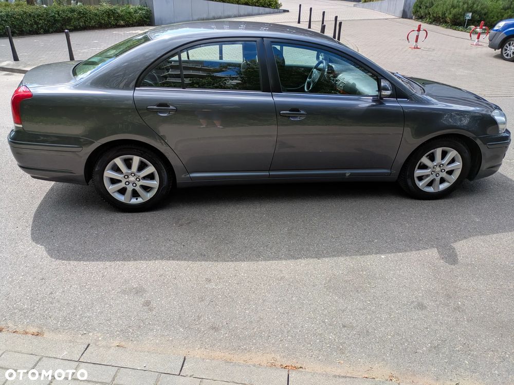 Toyota Avensis - 2