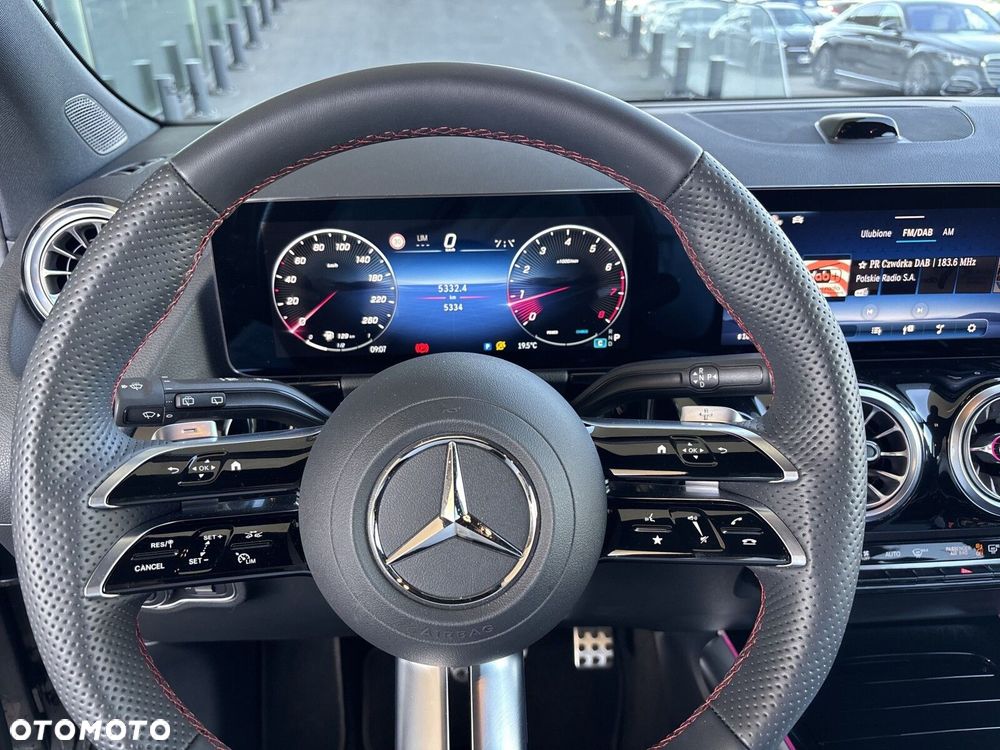 Mercedes-Benz GLA - 11