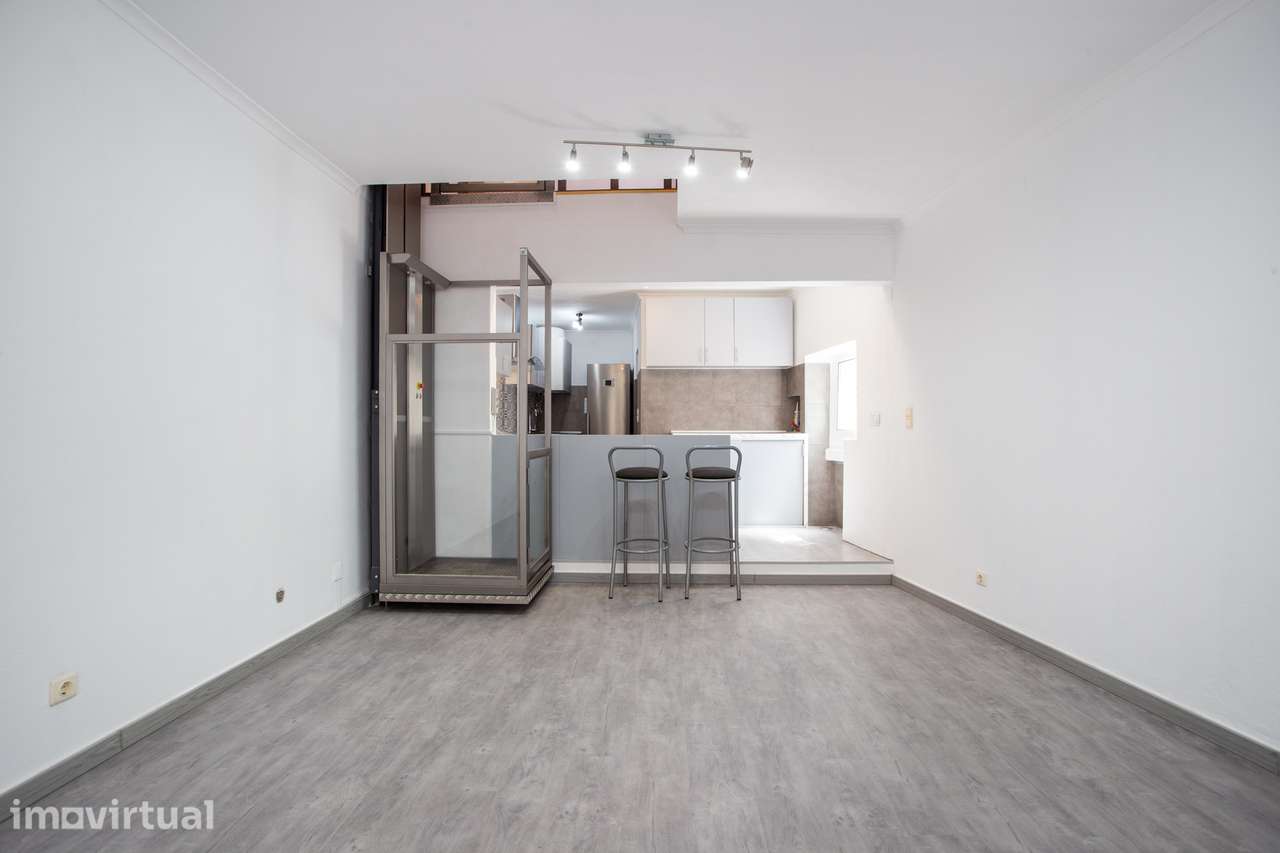 Moradia Duplex, com 2 quartos, junto à Igreja da Memória - Grande imagem: 2/21