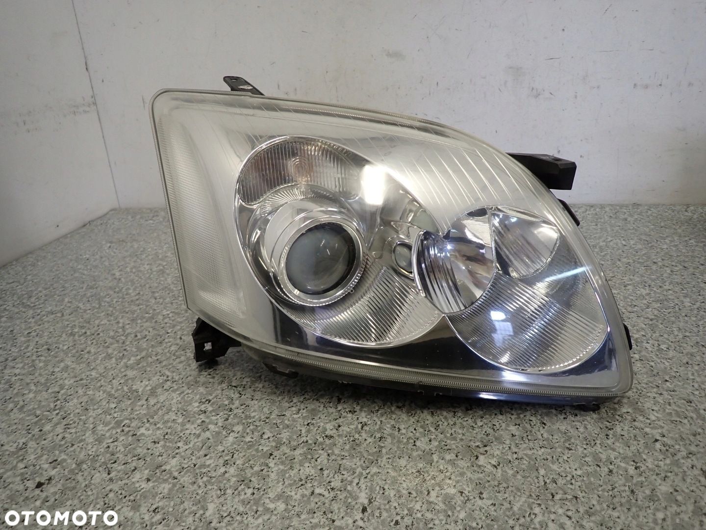 TOYOTA AVENSIS T25 03-05 REFLEKTOR LAMPA PRZEDNIA PRAWA - 1