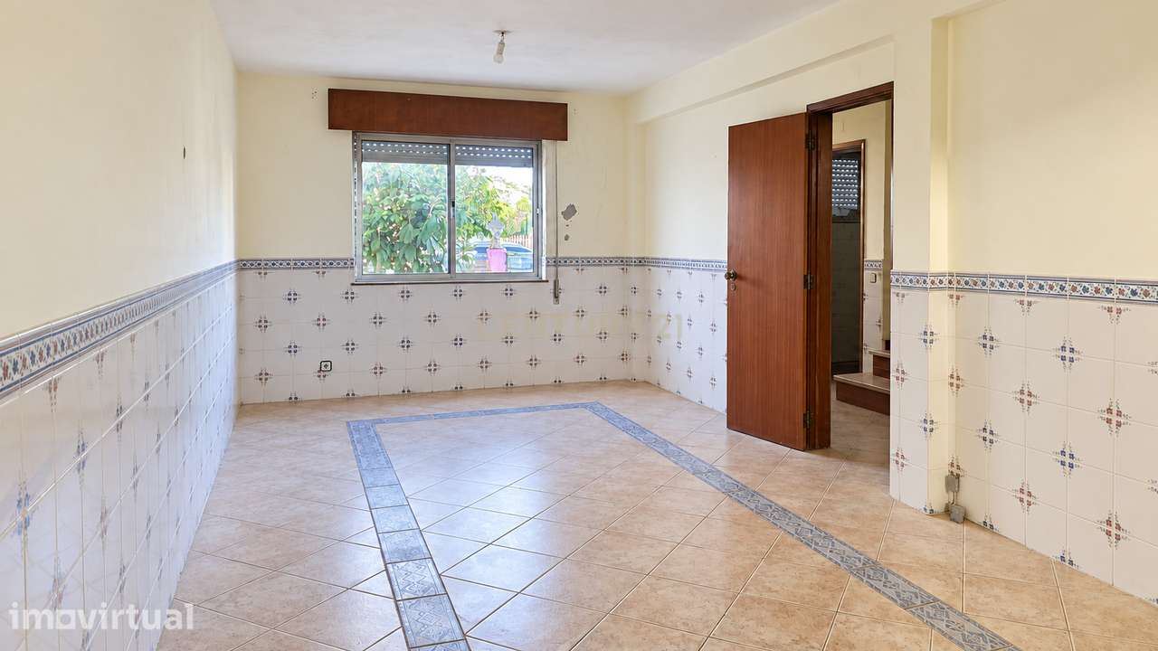 Moradia T3 com garagem, terraço e quintal em Vendas de Azeitão - Grande imagem: 2/39